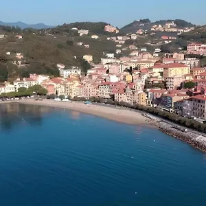 lerici-damare-a-3-min-dalla-spiaggia.hotelitalianriviera.com/